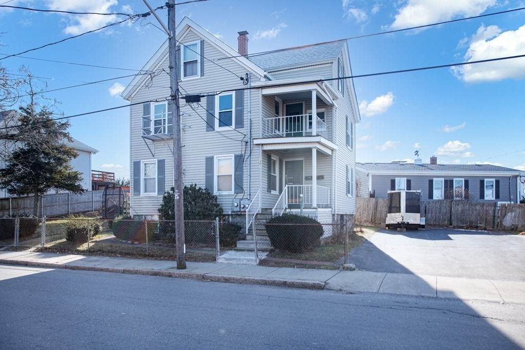 1301 Slade St - Photo 1