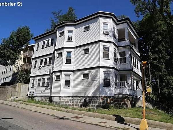 113 Greenbrier St - Photo 1