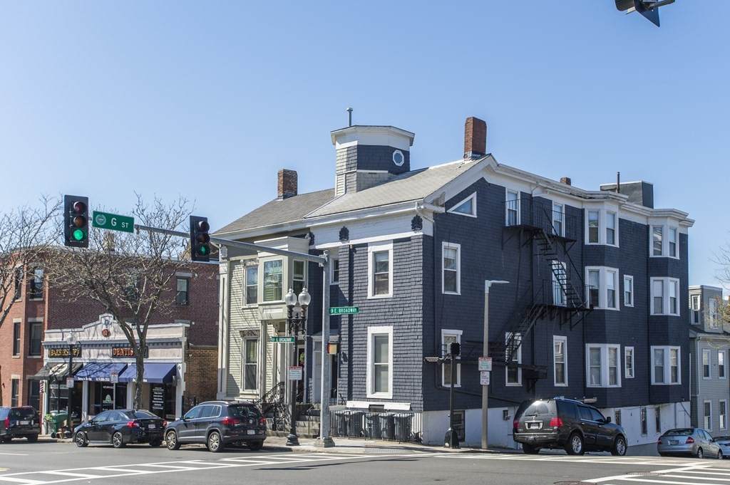 506 E Broadway - Photo 1