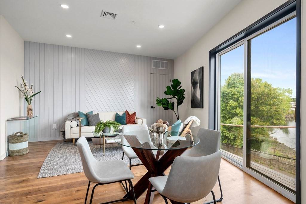 211 Condor Street - Photo 1