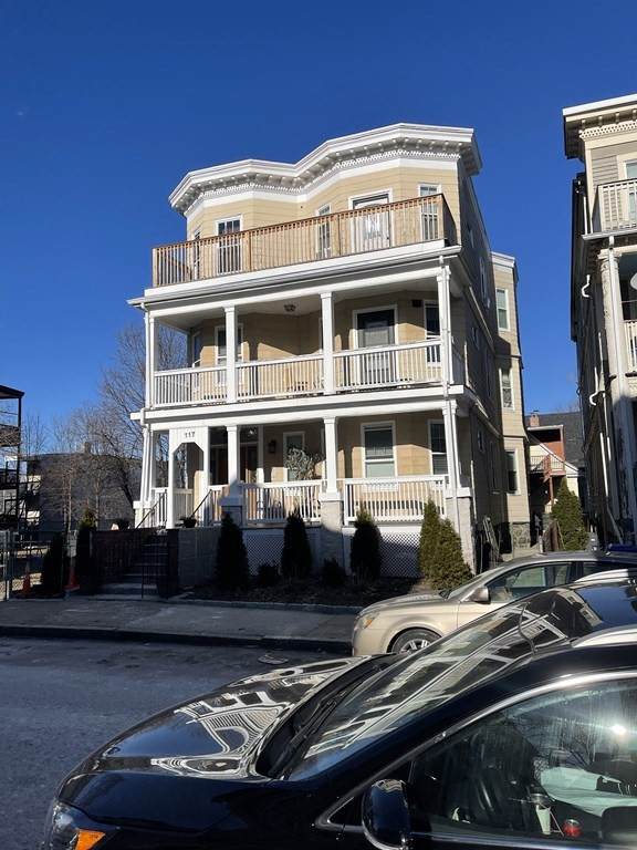 117 Howland St - Photo 1