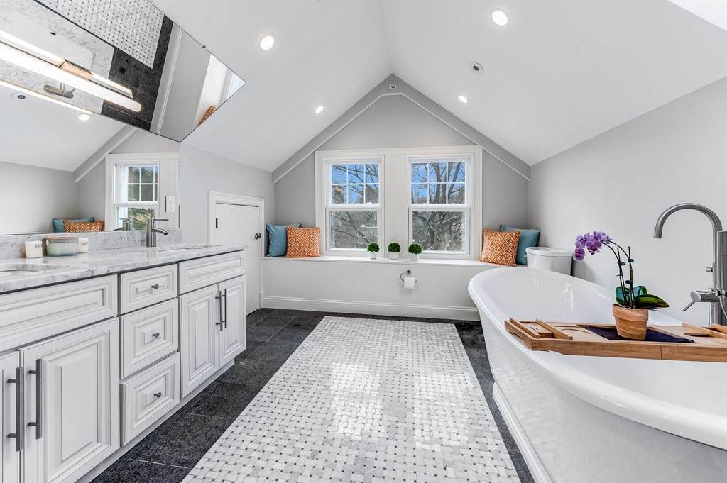 809 Boylston St - Photo 1