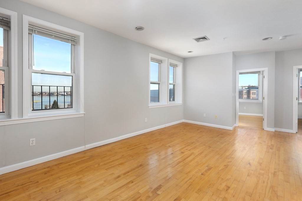 464 Hanover St - Photo 1