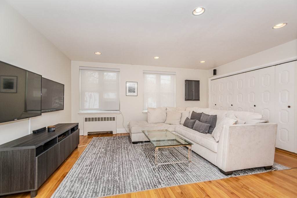 130 Boylston St - Photo 1
