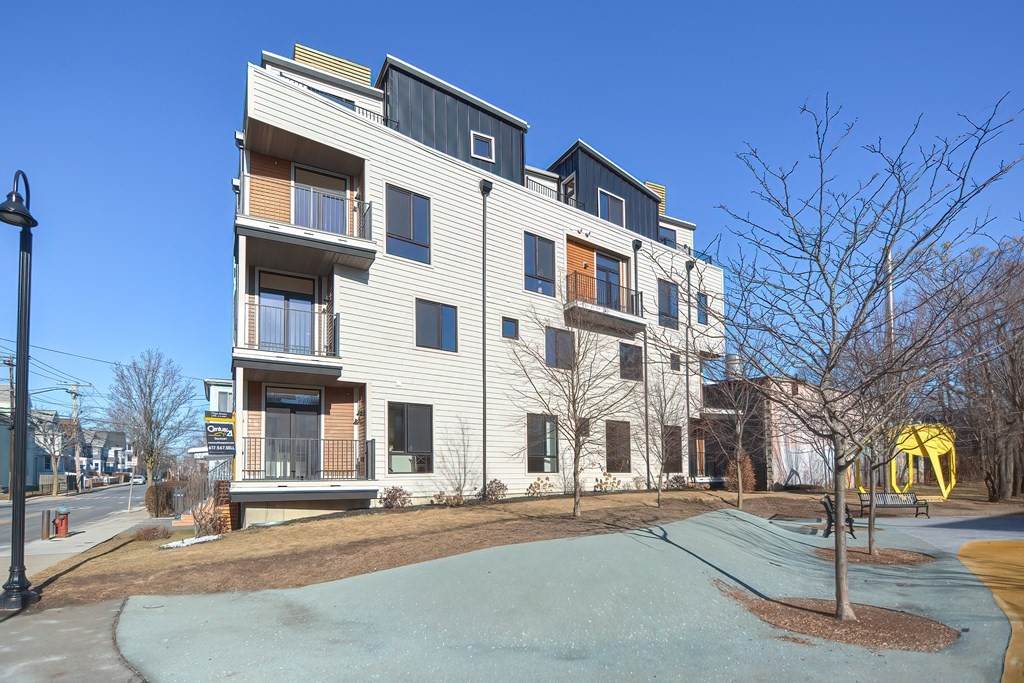 165 Cedar St - Photo 1