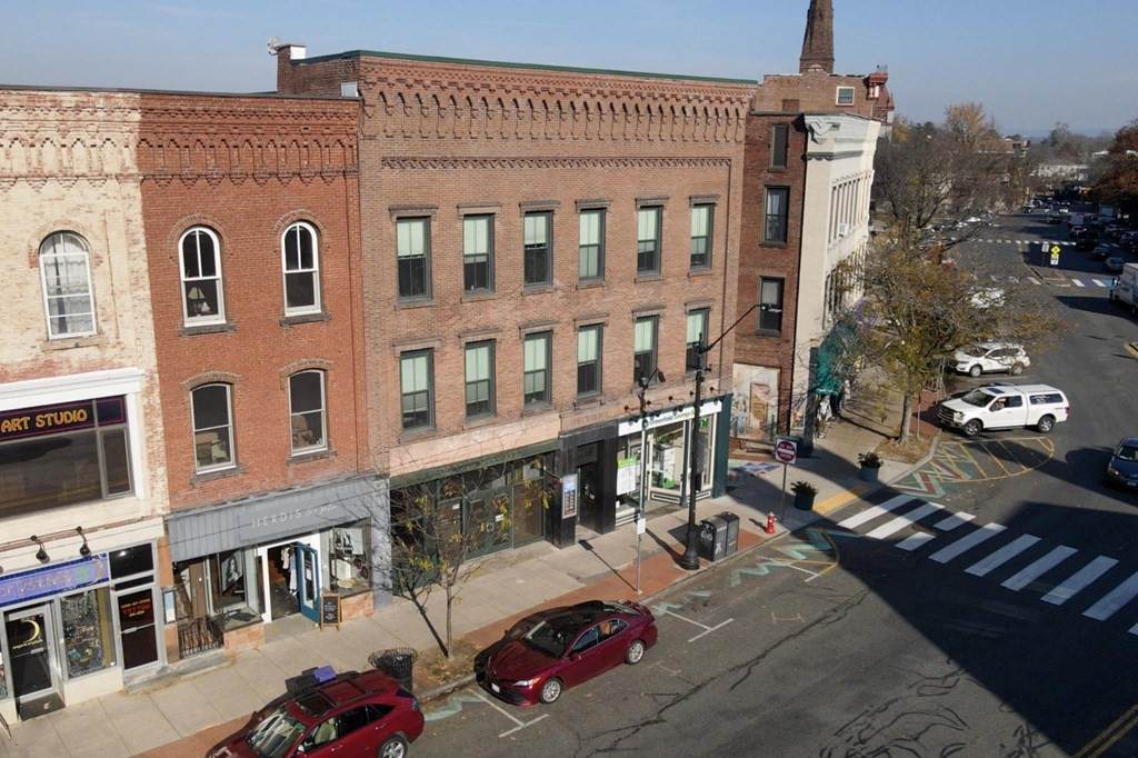 211 Main St - Photo 1