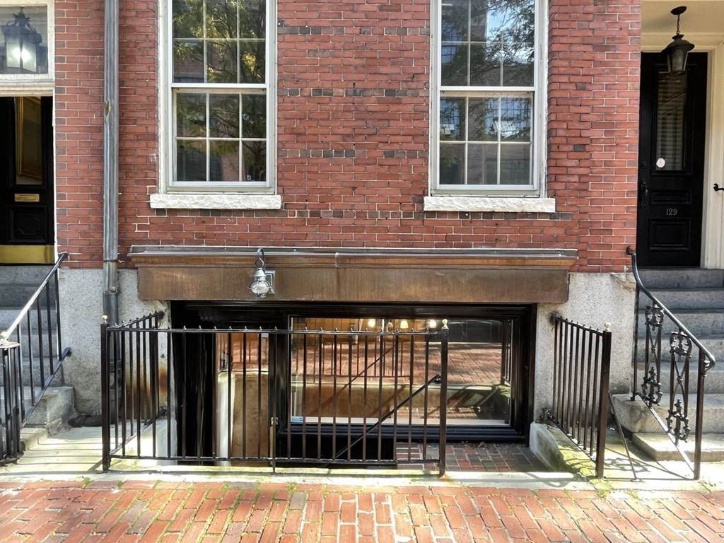 131 Charles Street - Photo 1