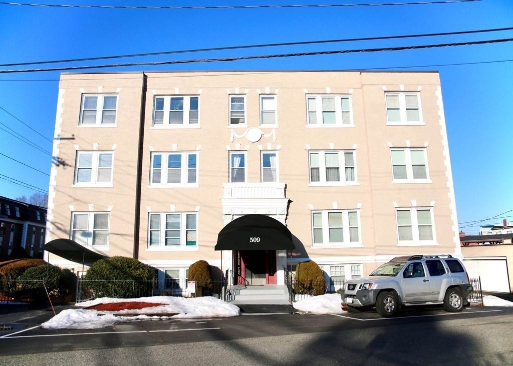 509 Pleasant St - Photo 1