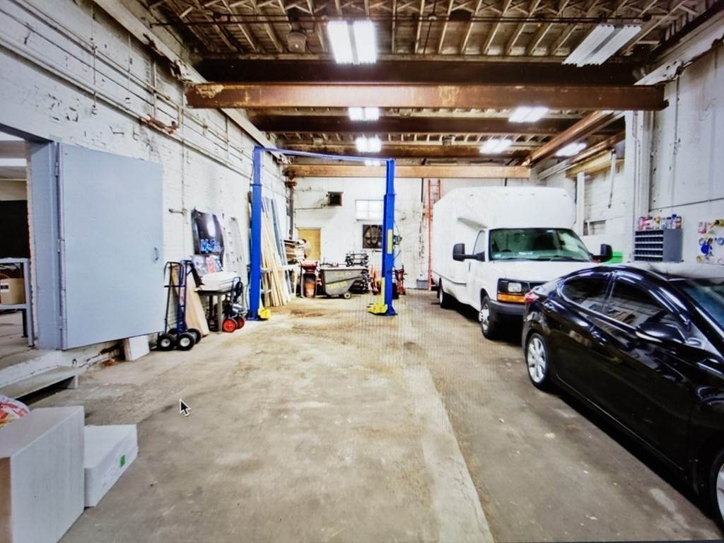 109 Lyman St - Photo 1