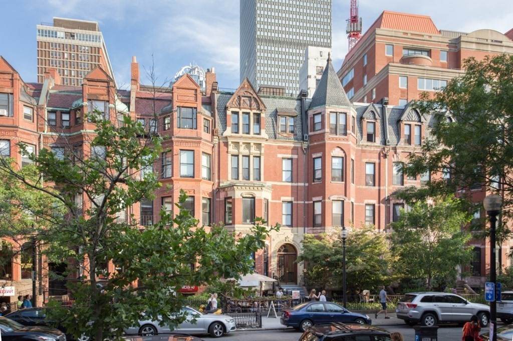 254 Newbury Street - Photo 1