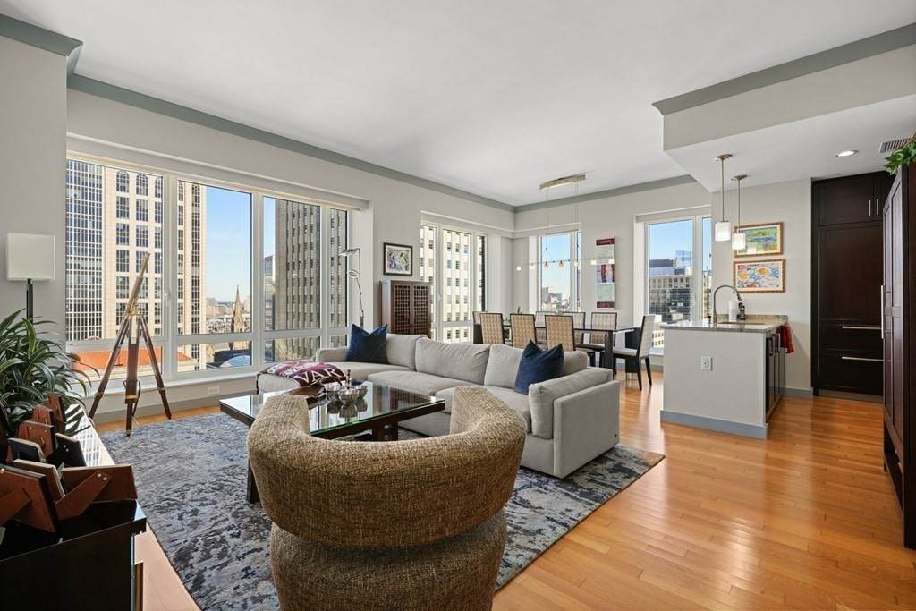 400 Stuart St - Photo 1