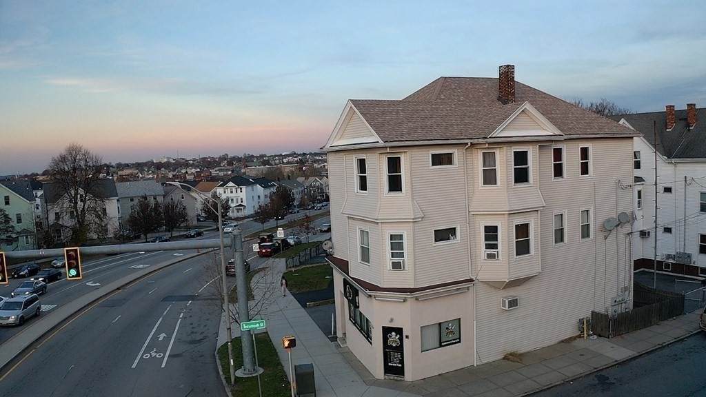 744 Plymouth Ave - Photo 1