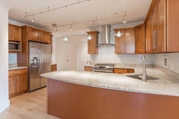 85 E India Row - Photo 1