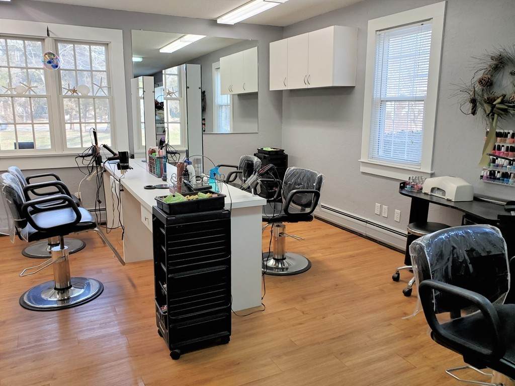 2454 Main St - Photo 1