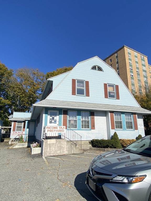 1066 Main St - Photo 1
