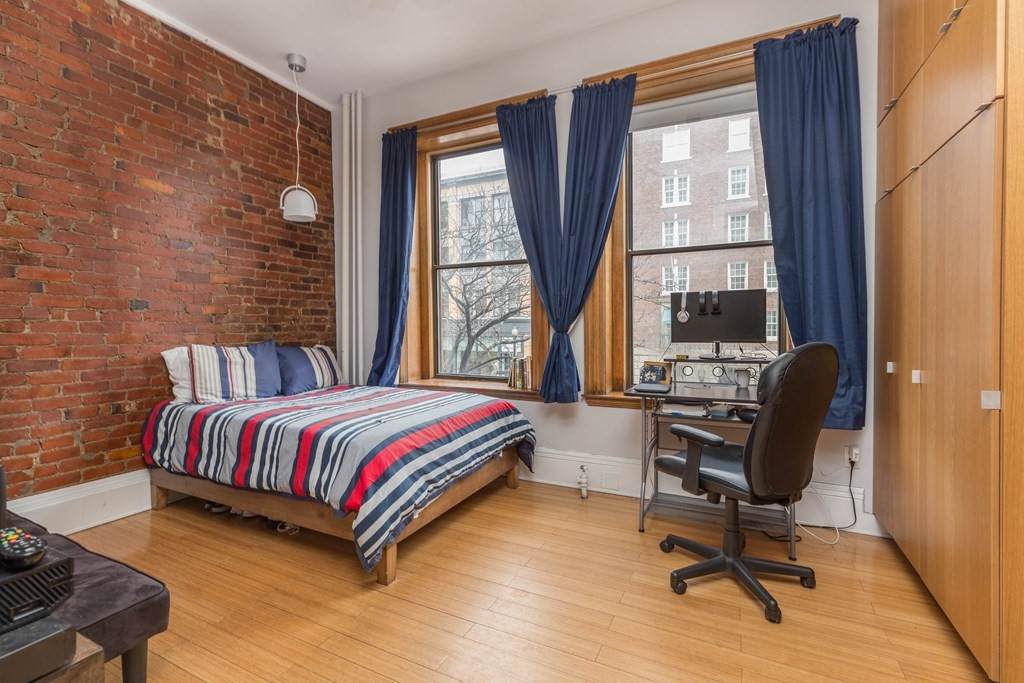 362-366 Commonwealth Ave - Photo 1