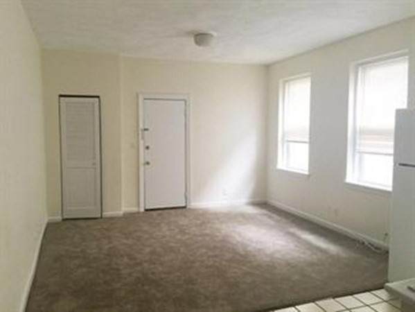 1423 Commonwealth Ave - Photo 1