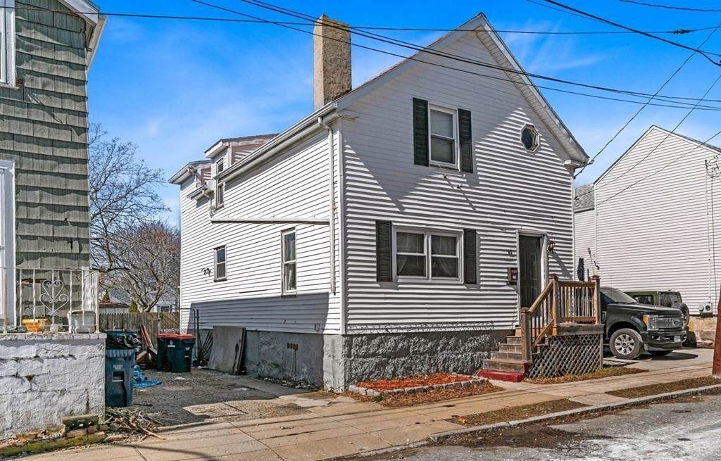61 Spruce St - Photo 1
