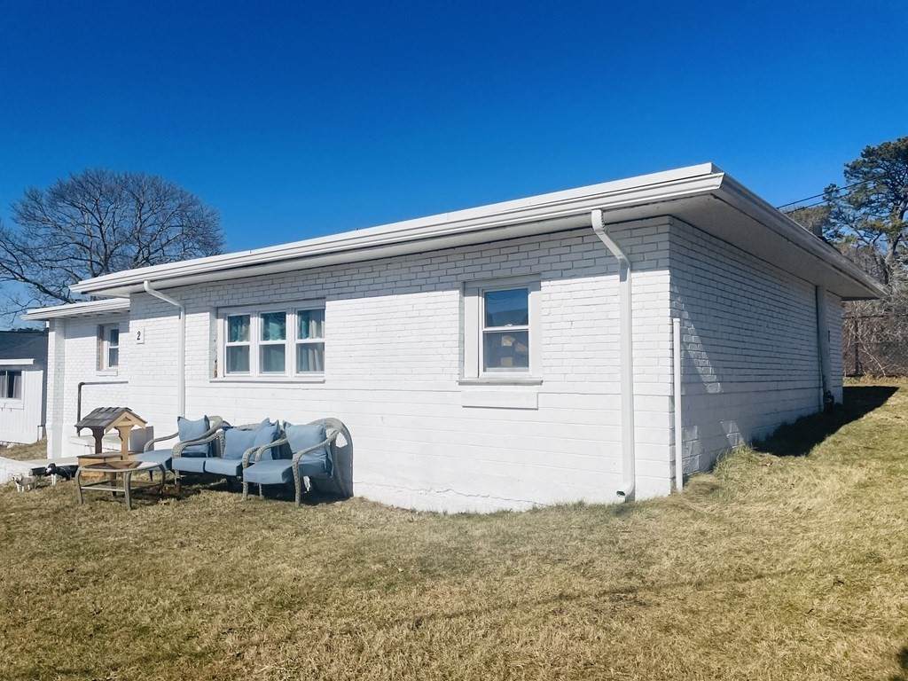 100 Great Neck Rd N - Photo 1