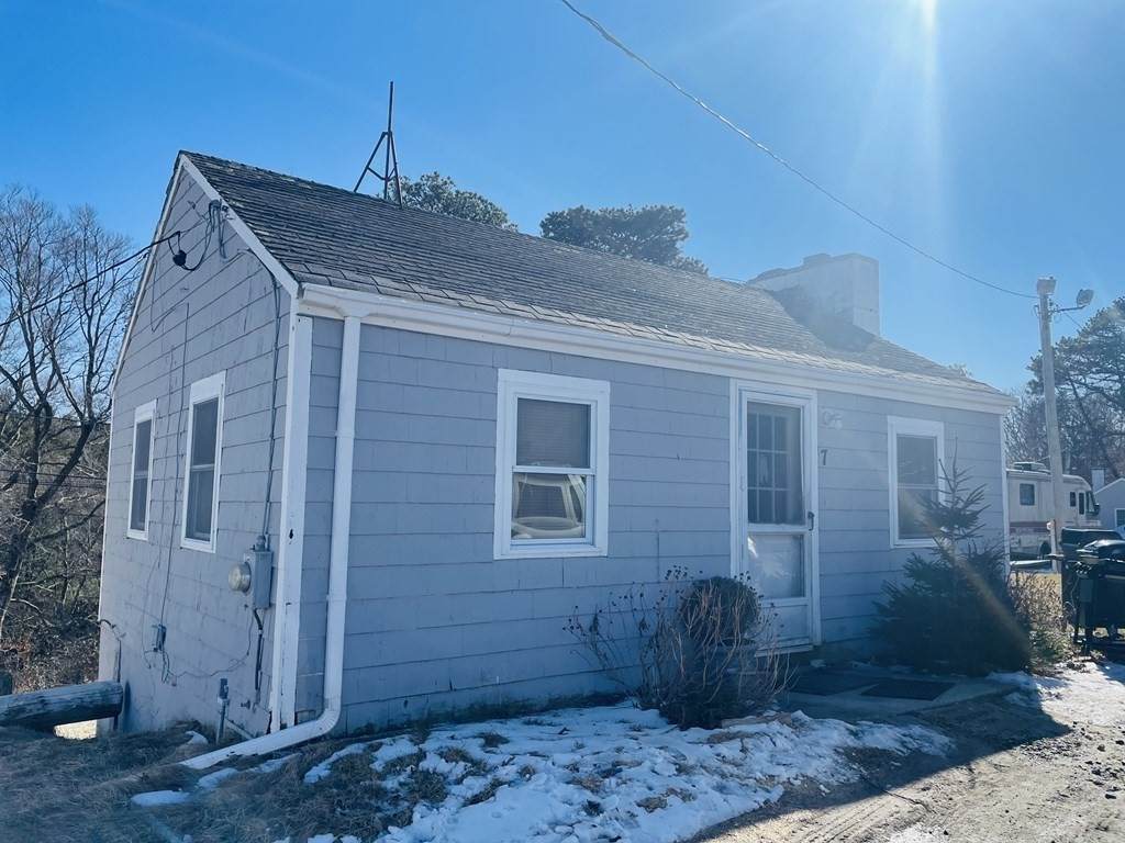 100 Great Neck Rd N - Photo 1