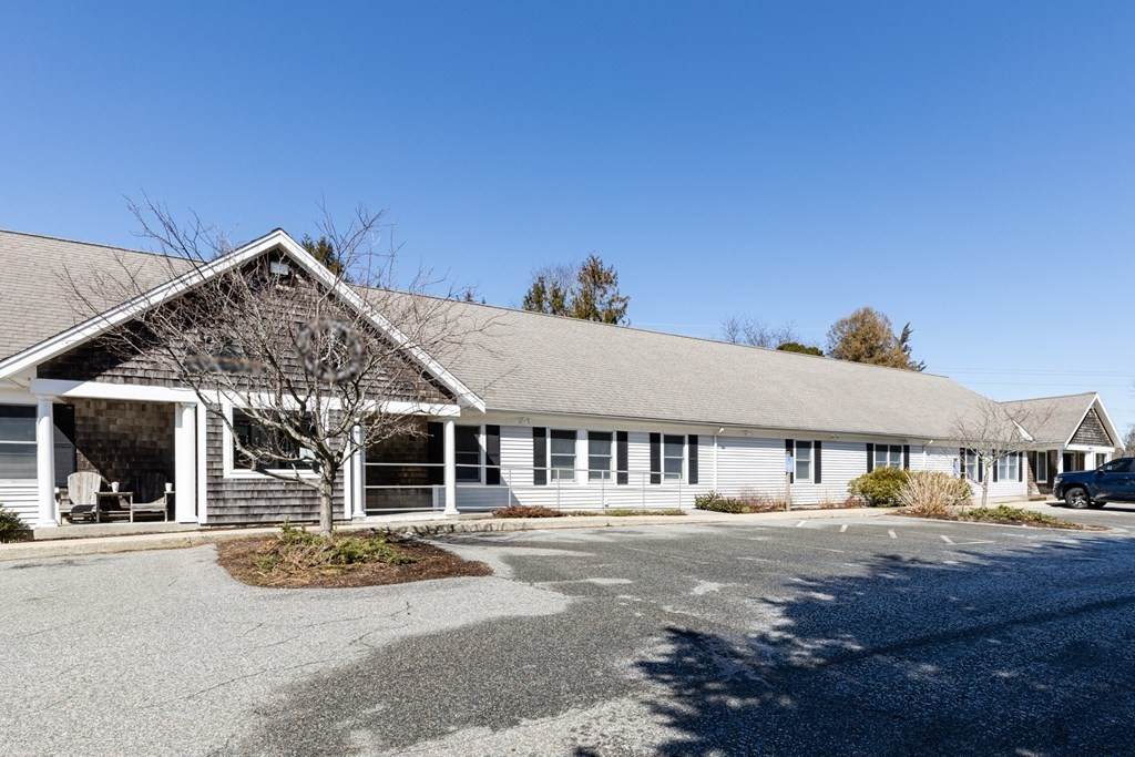 360 Gifford St - Photo 1