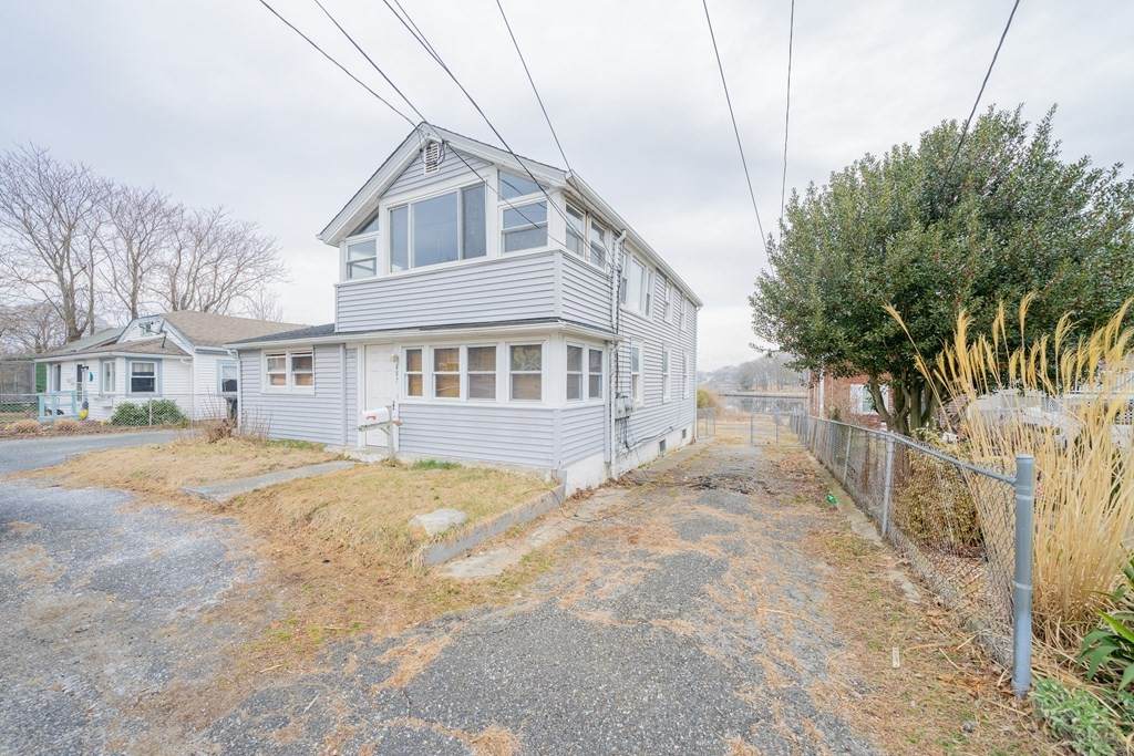 487 Ocean Grove - Photo 1