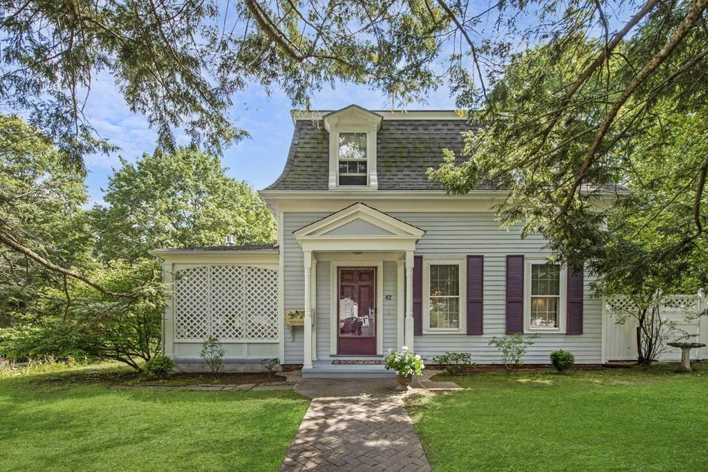 42 Willow St - Photo 1