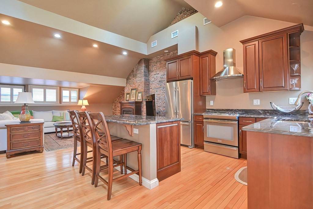 32 Temple Street - Photo 1