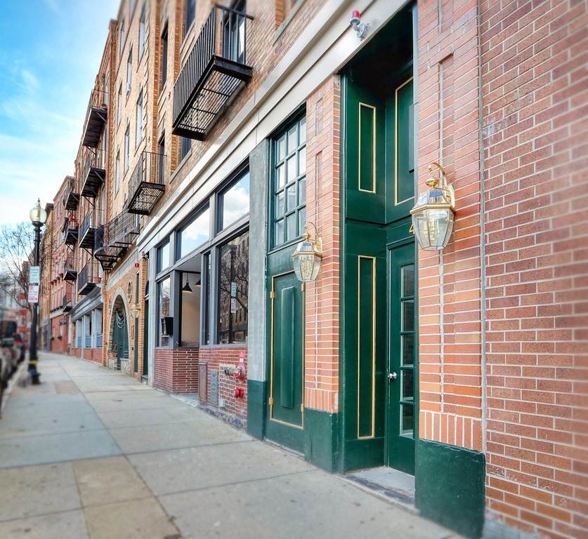 464 Hanover St - Photo 1