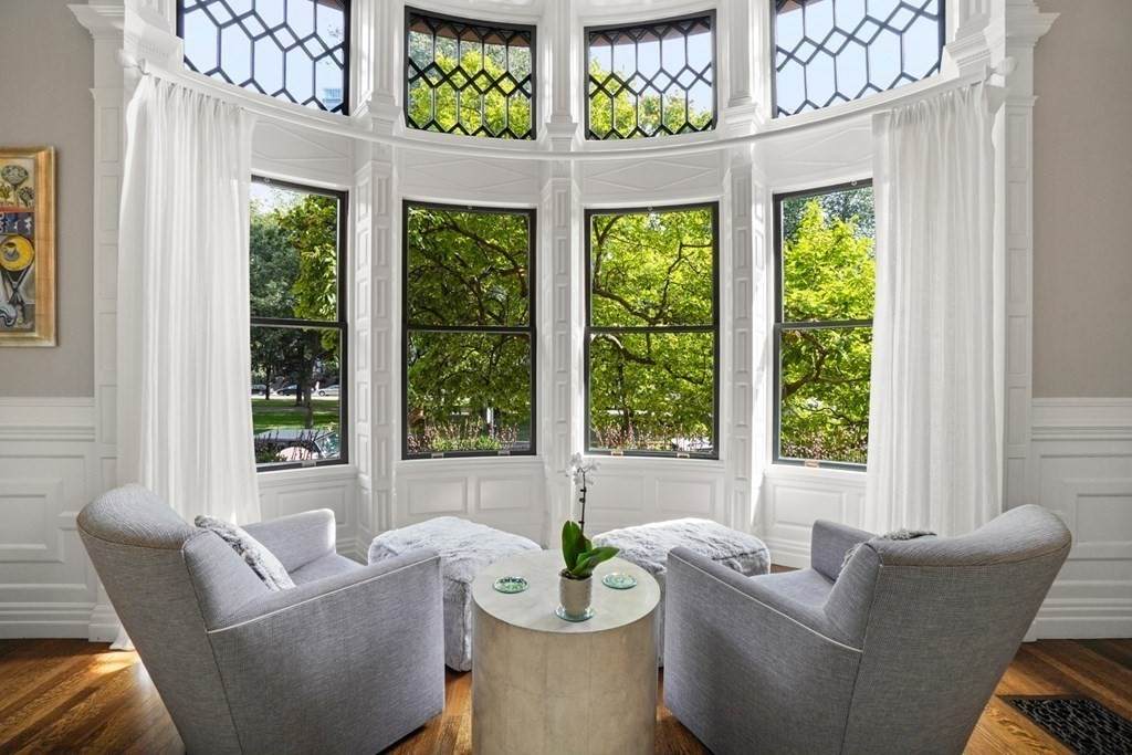 305 Commonwealth Avenue - Photo 1