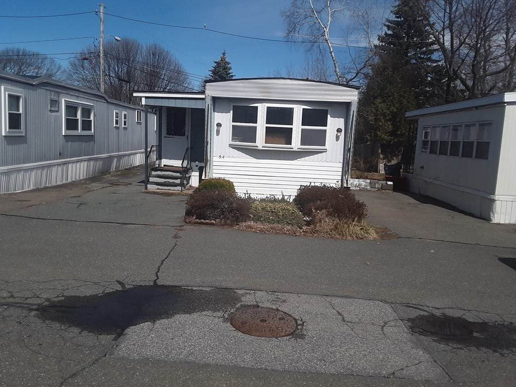 252 Newbury - Photo 1
