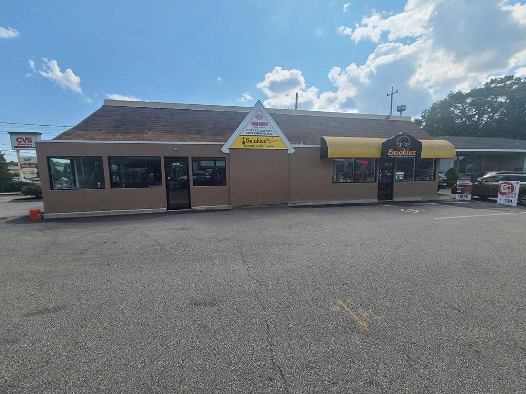 899 Grand Army Hwy - Photo 1