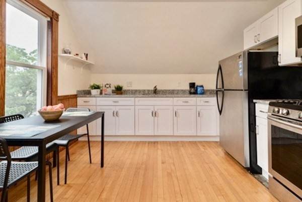 147 Essex St - Photo 1