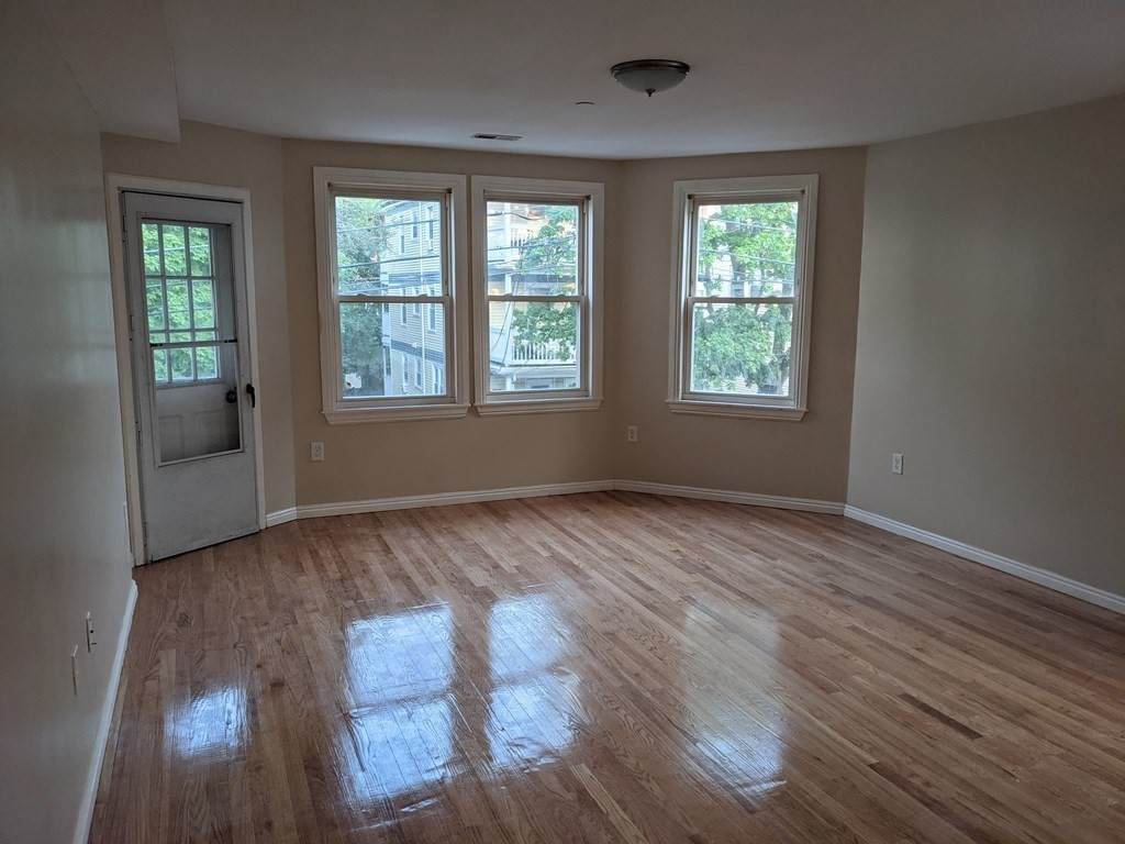 33 Theodore - Photo 1