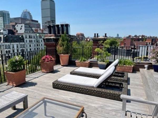 135 Commonwealth Ave - Photo 1
