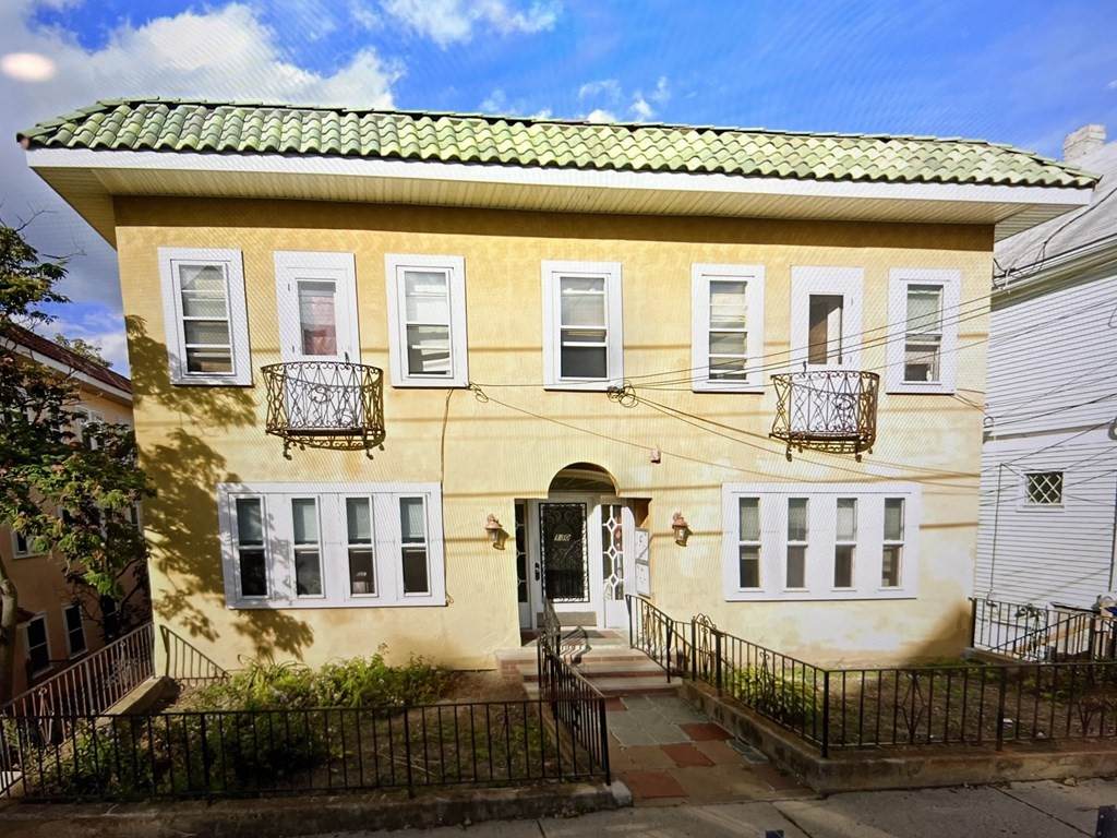 130 Bellingham Ave - Photo 1