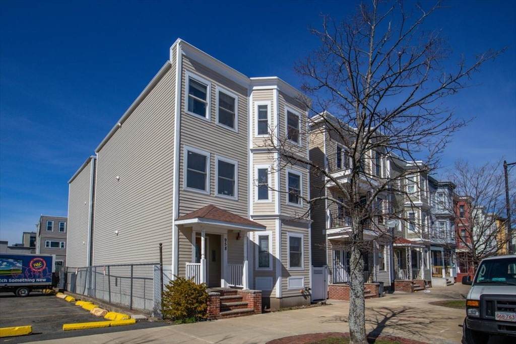958 Bennington St - Photo 1