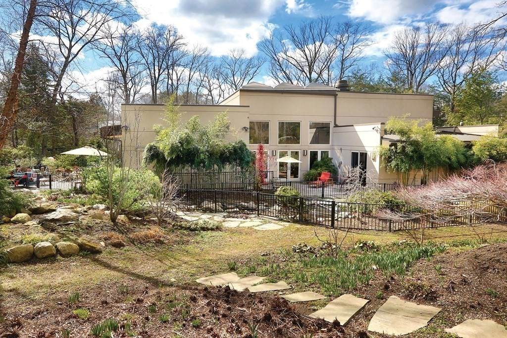 280 Lee St - Photo 1