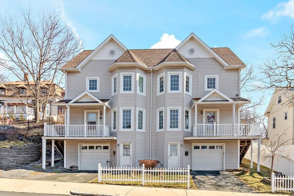 37 Rockwell St - Photo 1