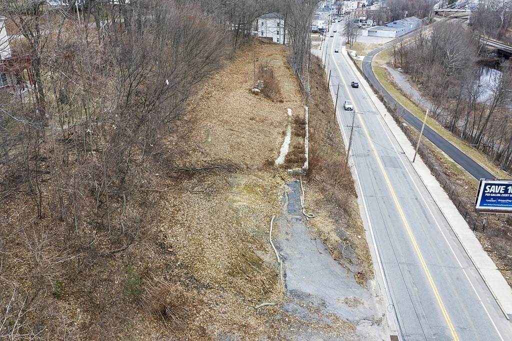 617 Water St - Photo 1