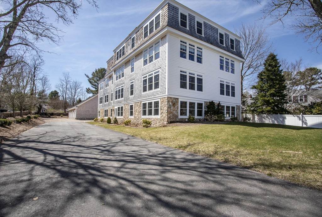 324 Front Street - Photo 1