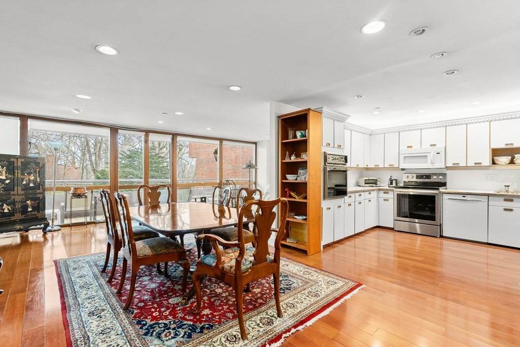 241 Perkins St - Photo 1