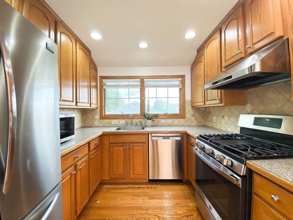 287 Everett St - Photo 1