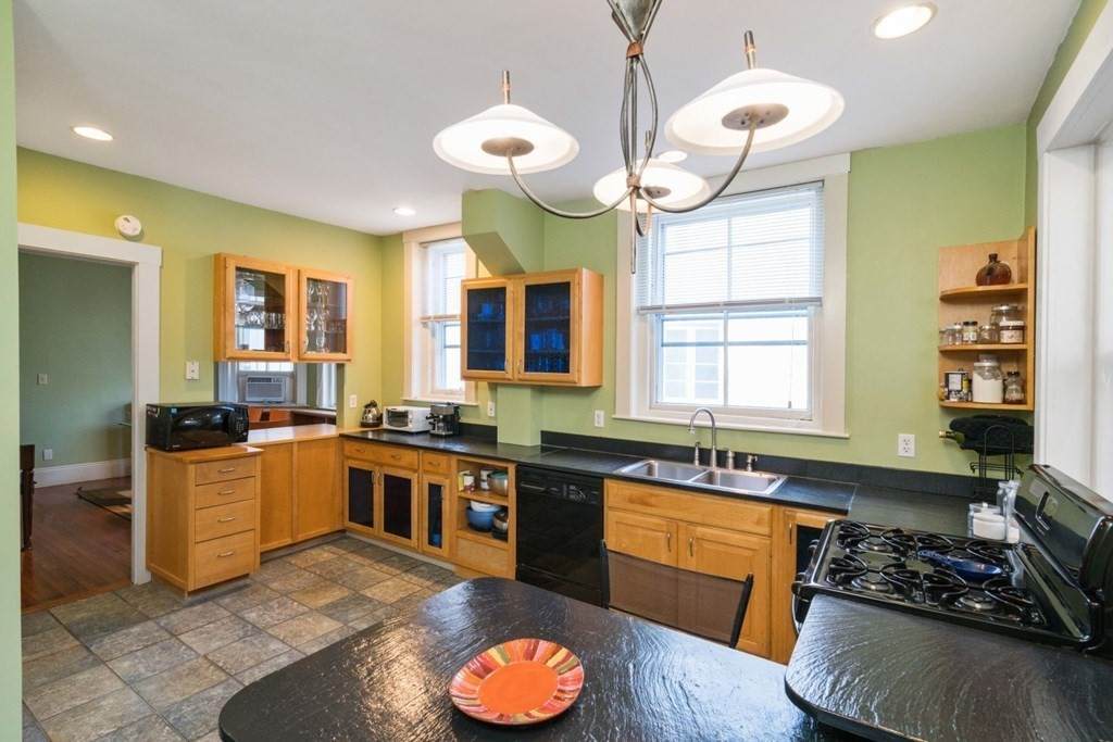 37 Lee St/No Broker Fee-Furnished - Photo 1