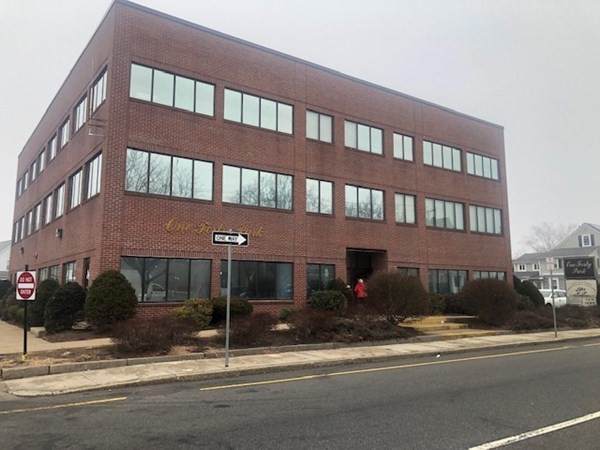 140 Park St - Photo 1