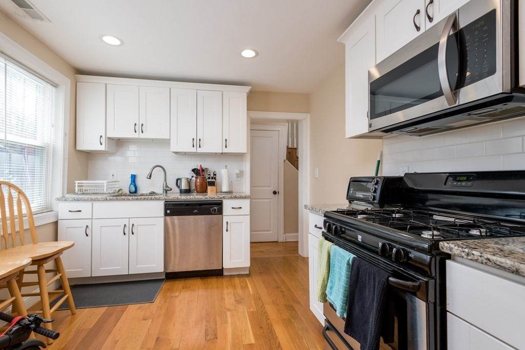 2 Saint James Pl - Photo 1