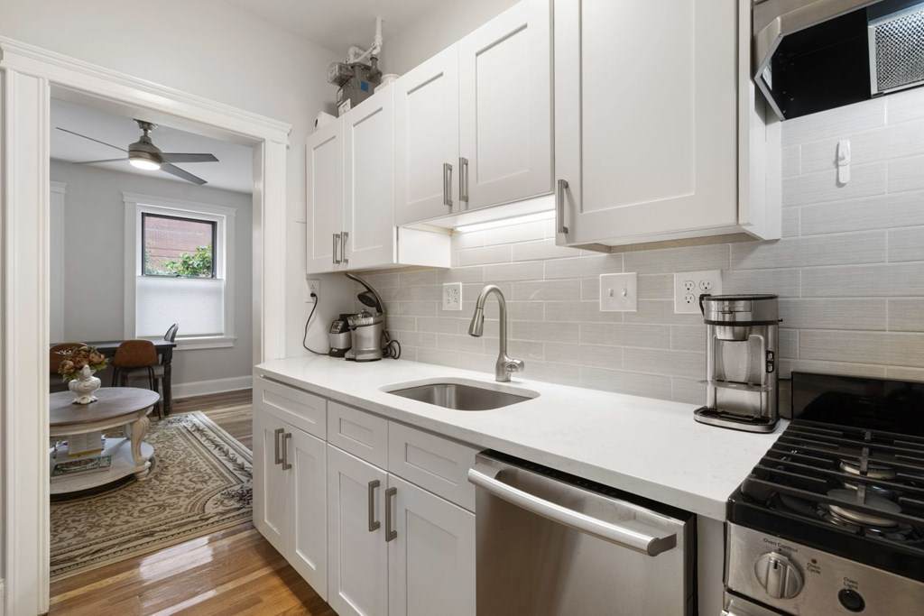 34 E Newton - Photo 1