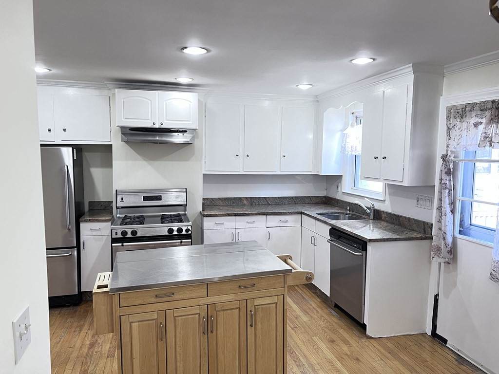 244 Everett Street - Photo 1