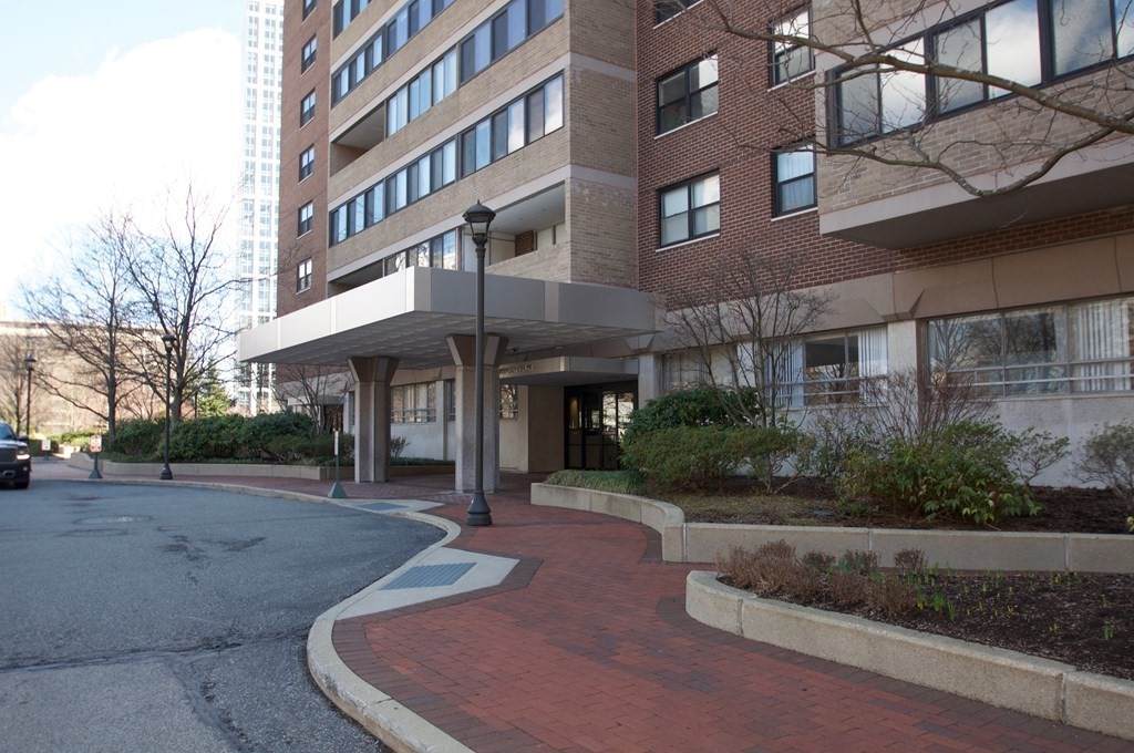 2 Hawthorne Pl - Photo 1