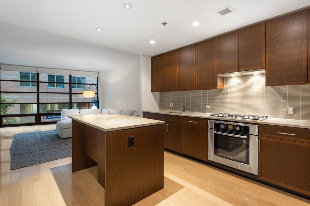580 Washington - Photo 1